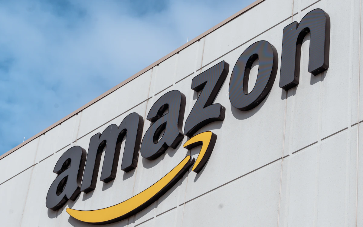 Amazon will increase its drone delivery network sixfold.